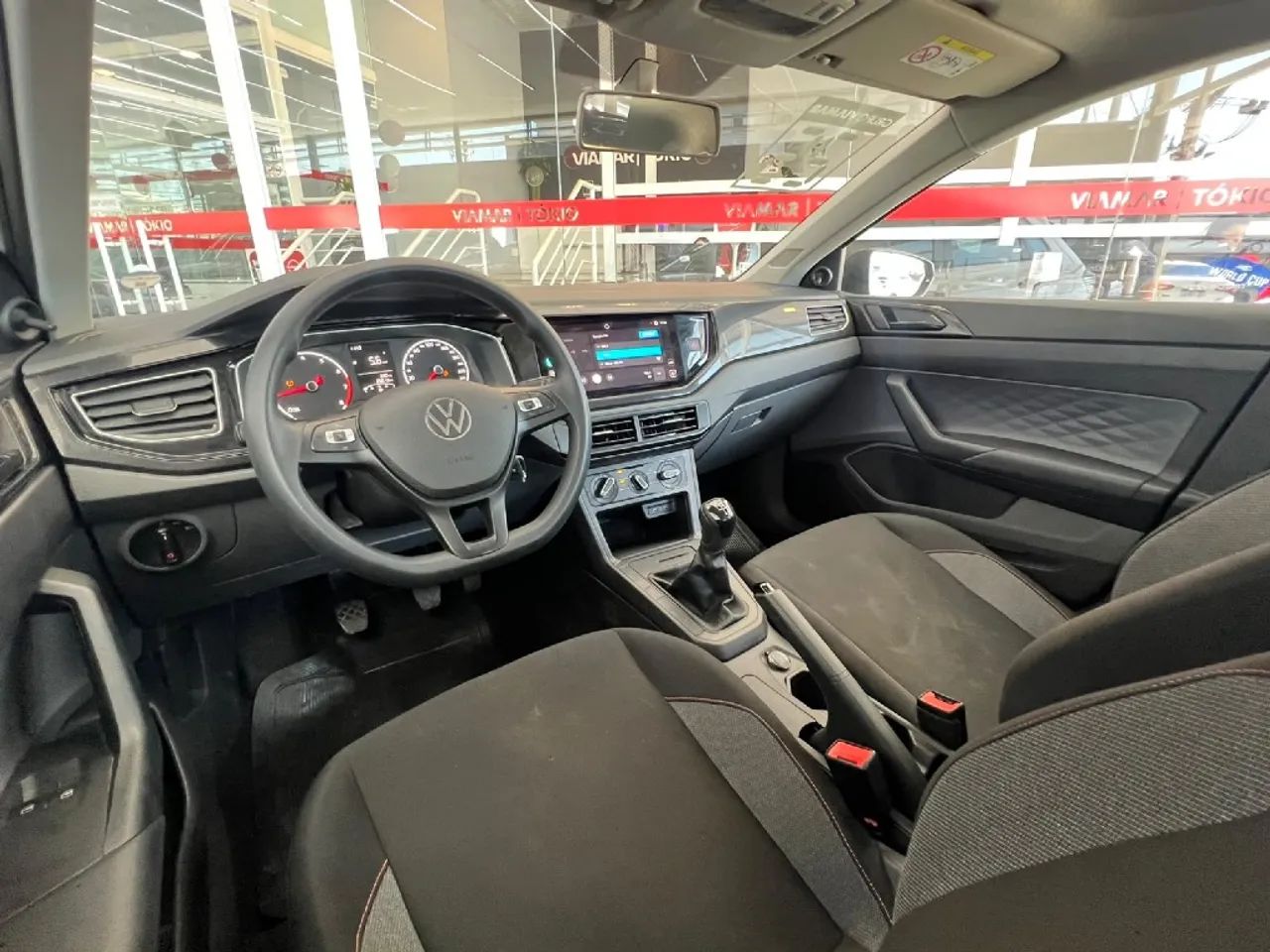 Volkswagen Polo Track 1.0 Flex 12V 5p, foto 11 de 18