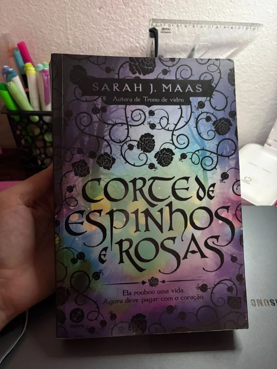 Livro Corte de Espinhos e Rosas