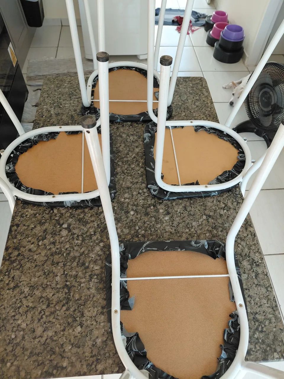 Vendo Mesa de Jantar 4 lugares com tampo de pedra - Foto 2