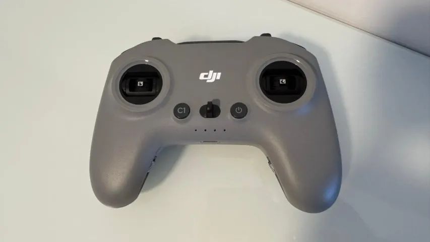 Drone DJI Avata 2 Fly More Combo (3 Baterias) + Controle FPV 3 + RC Motion 3 - Foto 5