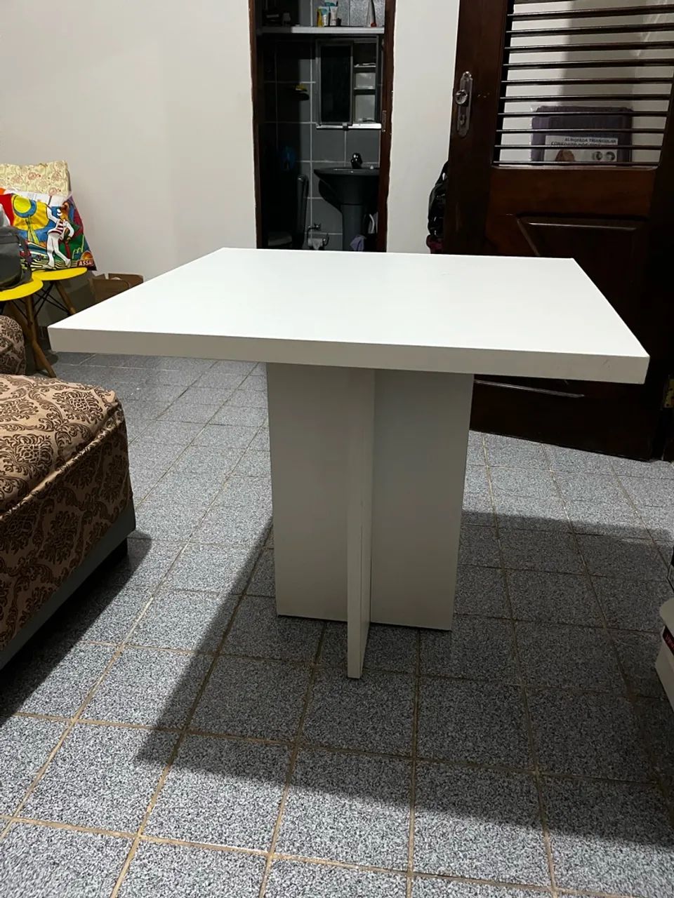  Mesa de apoio / jantar (sem cadeiras)