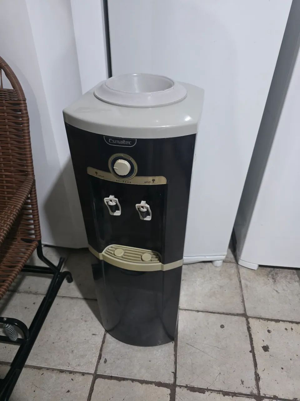 Gelagua esmaltec funcionando perfeitamente 
