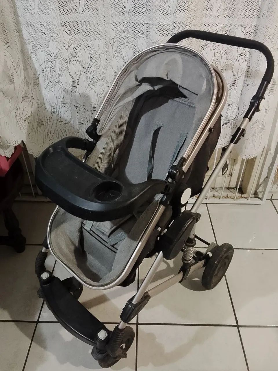 Vendo conjunto de carrinho e bebê conforto  - Foto 5