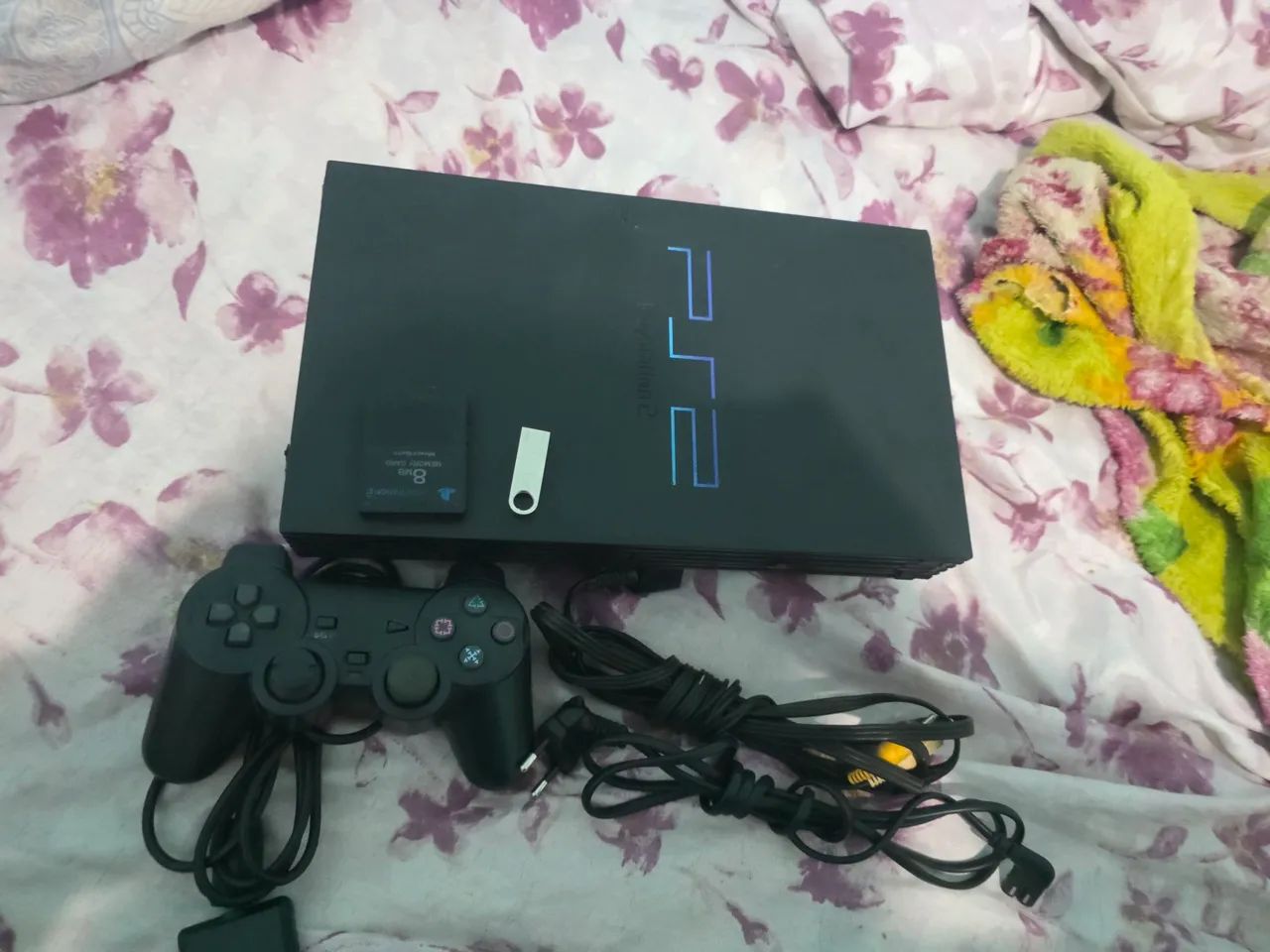 PlayStation 2 Fat dois controles e 30 jogos