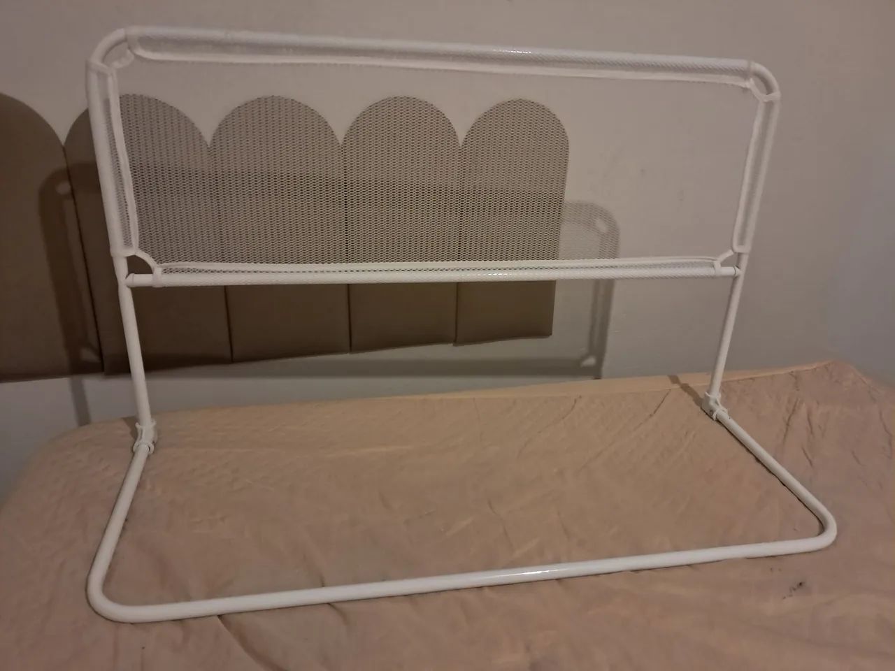 Tela de proteção de cama