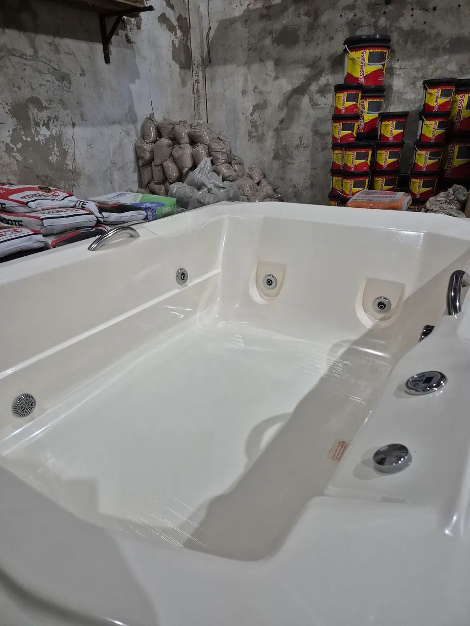 Vende-se Banheira de Hidromassagem Astra - Foto 4