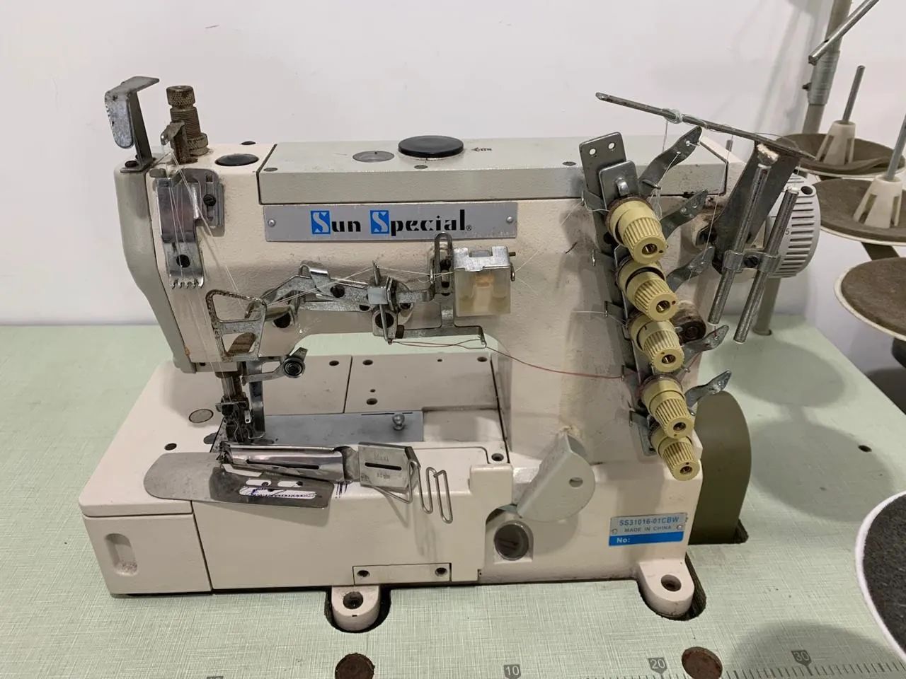 Overlock Galoneira e máquina reta - Foto 4