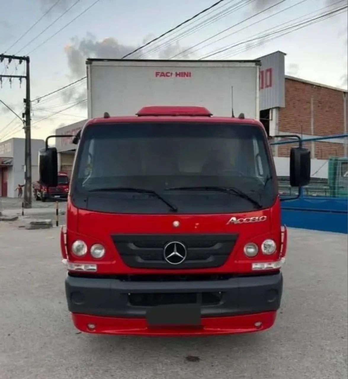 MB 815 BAÚ SECO ANO 2014