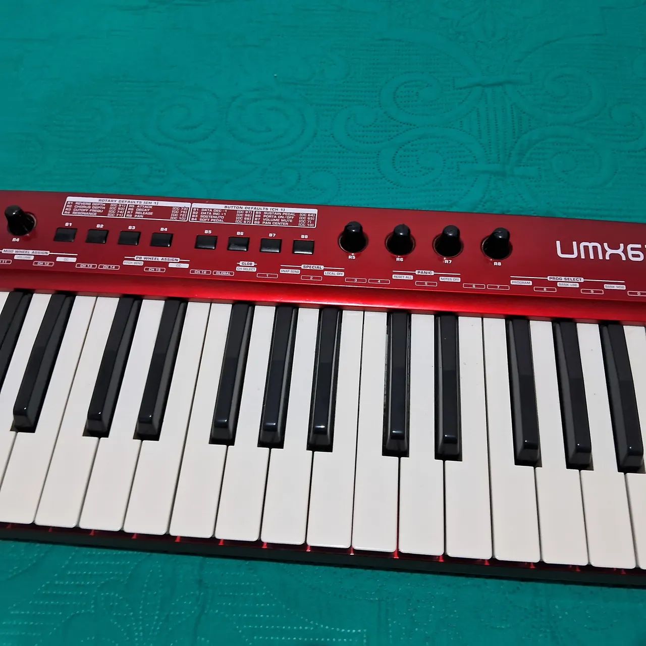 Teclado controlador behringer umx 610