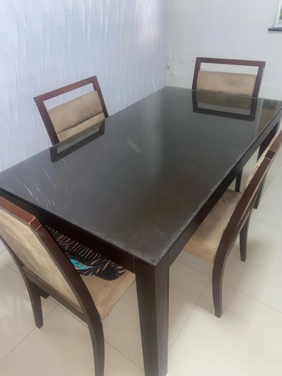 MESA COM TAMPO DE VIDRO