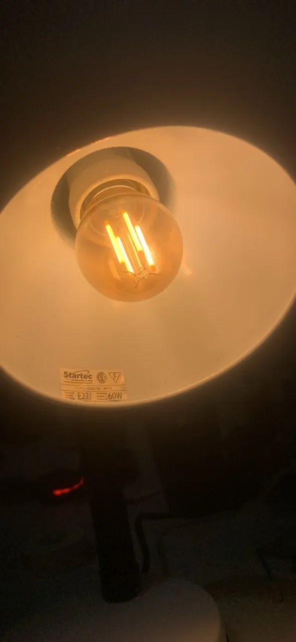 Caixa com 95 lâmpadas amarelas  - Foto 2