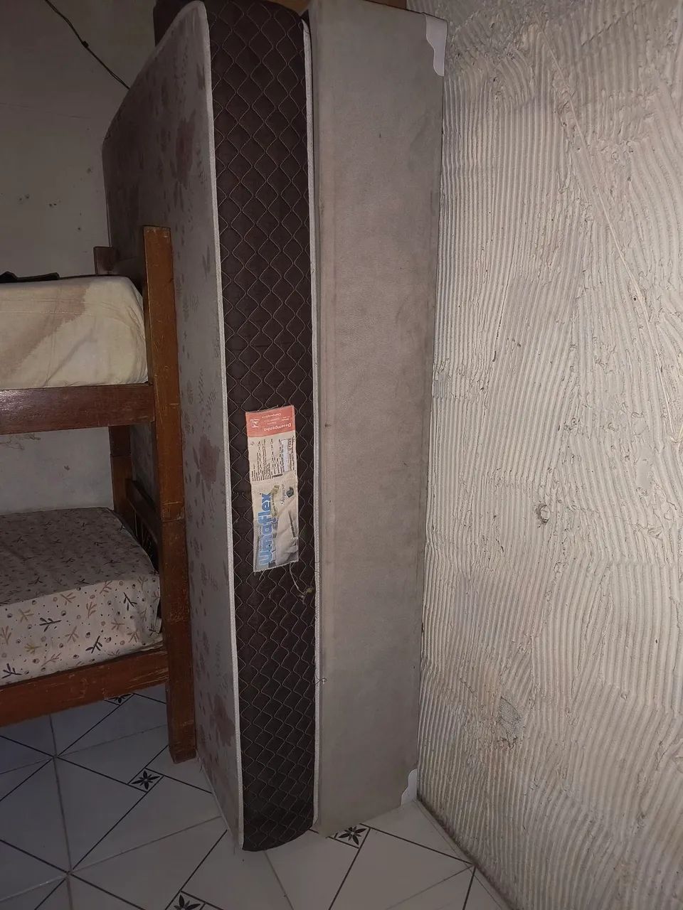 Cama box em excelente estado 