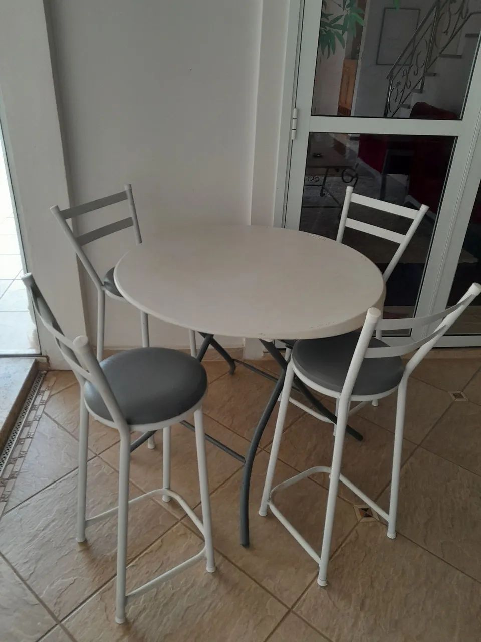 mesa 90 cm com 4 banquetas - Foto 4