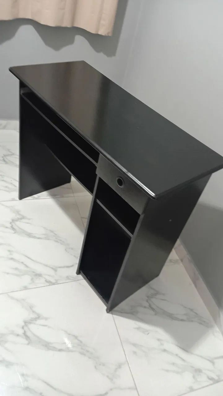 MESA DE COMPUTADOR VENDO