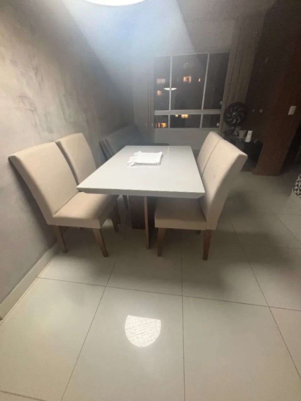 Mesa de Jantar - 4 cadeiras 