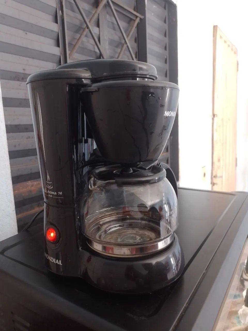 Cafeteira elétrica.