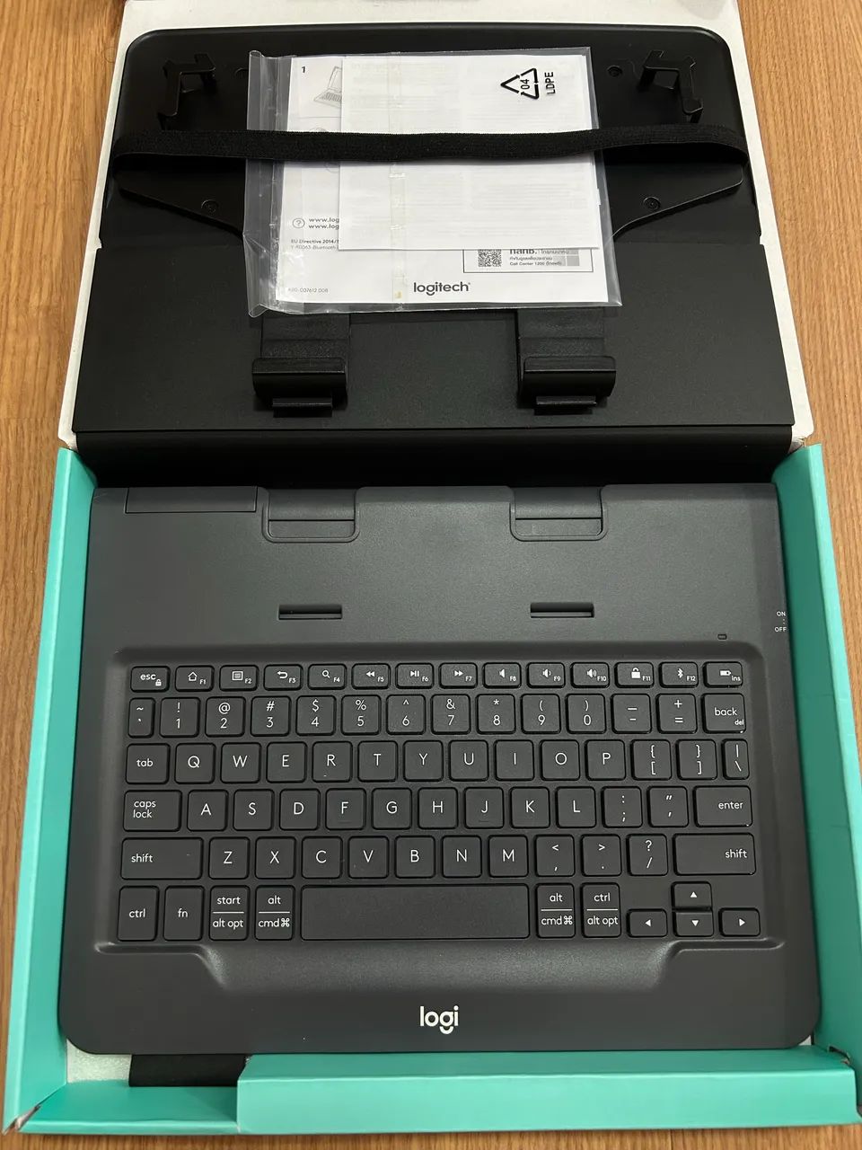 Capa com teclado Logitech Universal Folio - Foto 2