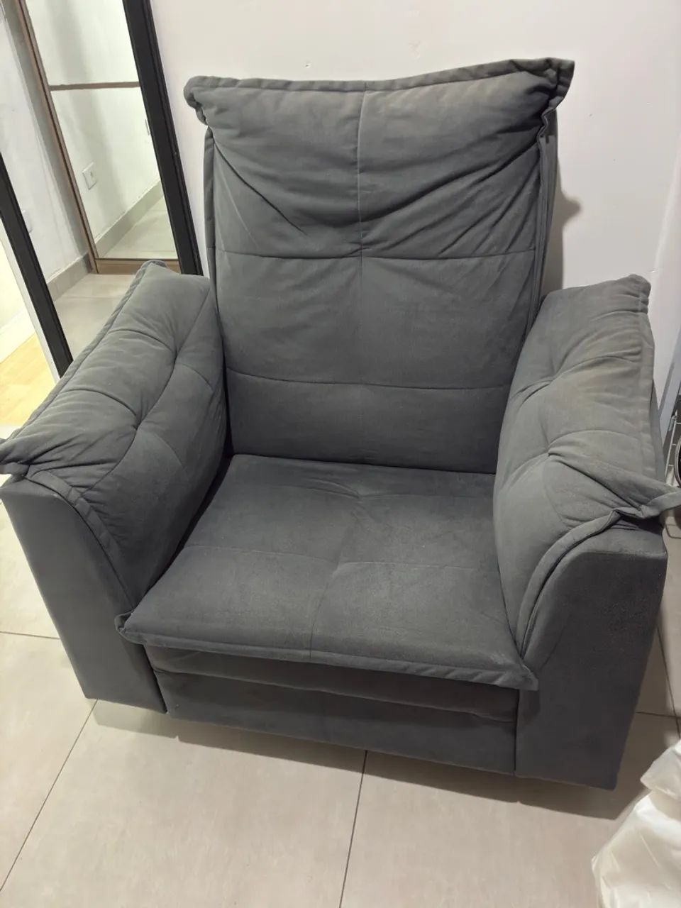 Poltrona cinza 