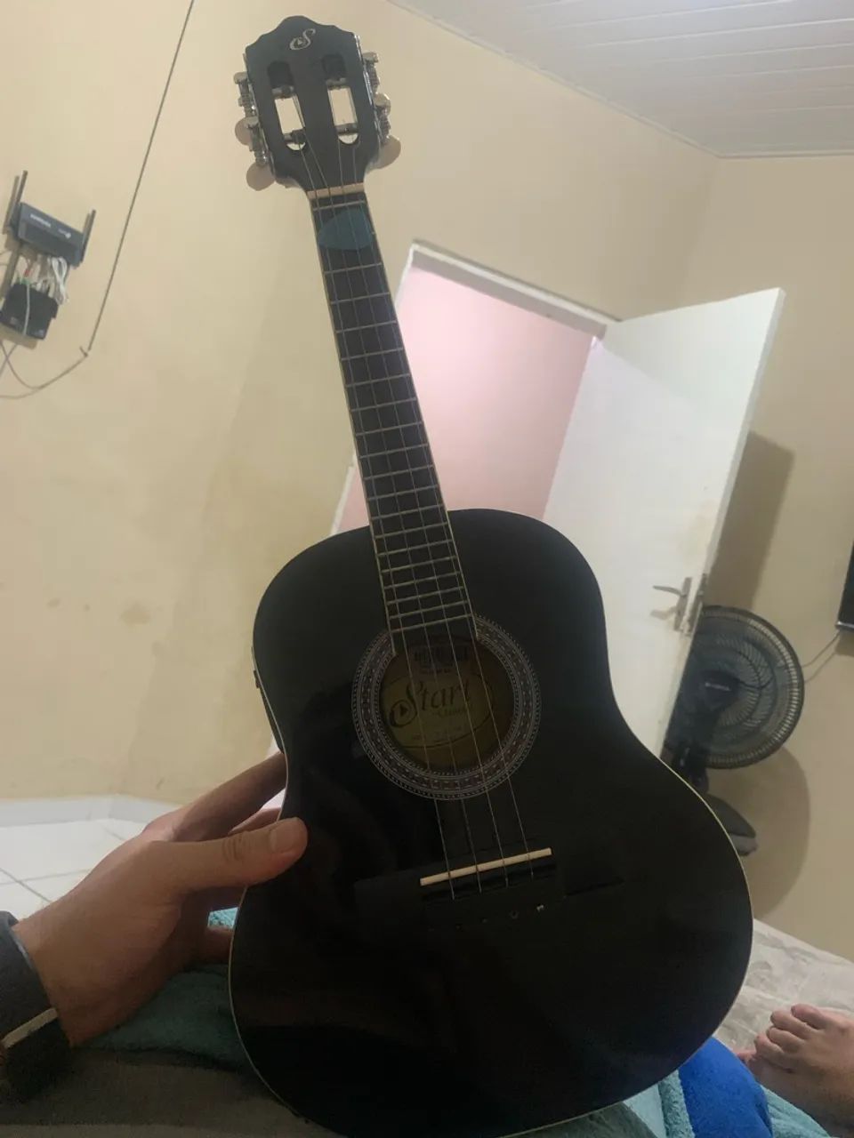 Cavaquinho eletrônico giannini