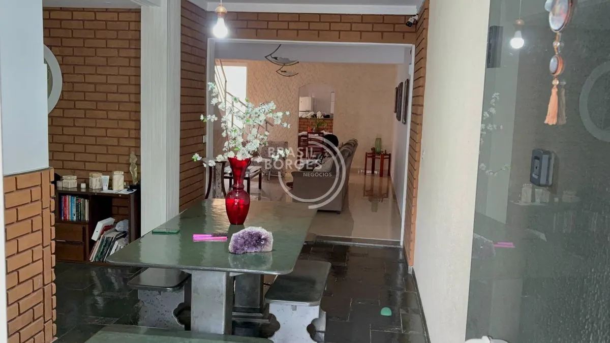 Casa com 3 amplos dormitórios em uma área útil de 240 m² - Foto 3