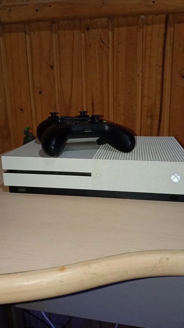 Vendo Xbox one s 2 controles