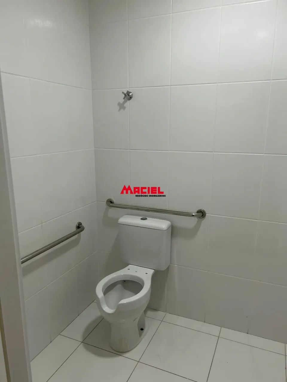 ÓTIMO PONTO COMERCIAL EM AVENIDA BASTANTE MOVIMENTADA, COM MEZANINO E 2 WC`S - Foto 3