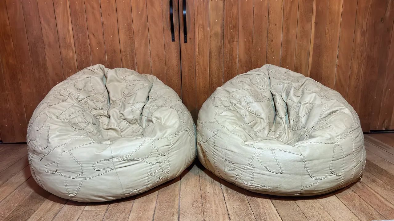 Vendo Puff de couro legítimo costurado em retalhos estilo patchwork