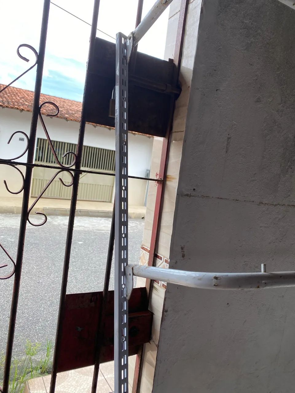 Arara pra loja de roupa 