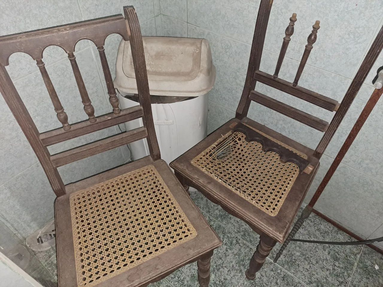 Cadeiras antigas de palhinha.