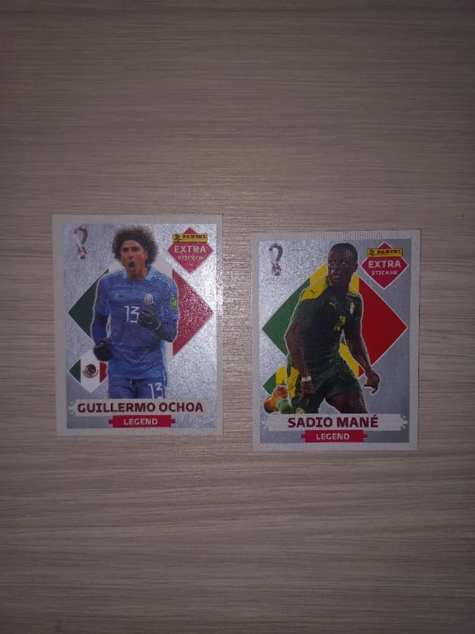 Figurinhas extra prata Guillermo Ochoa e Sadio Mane copa do mundo 2022 - Foto 2
