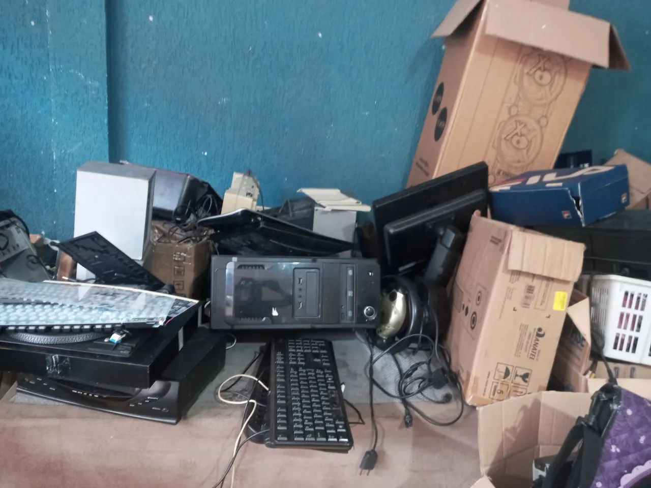 Grande quantidade de eletrónicos e produtos - Foto 2