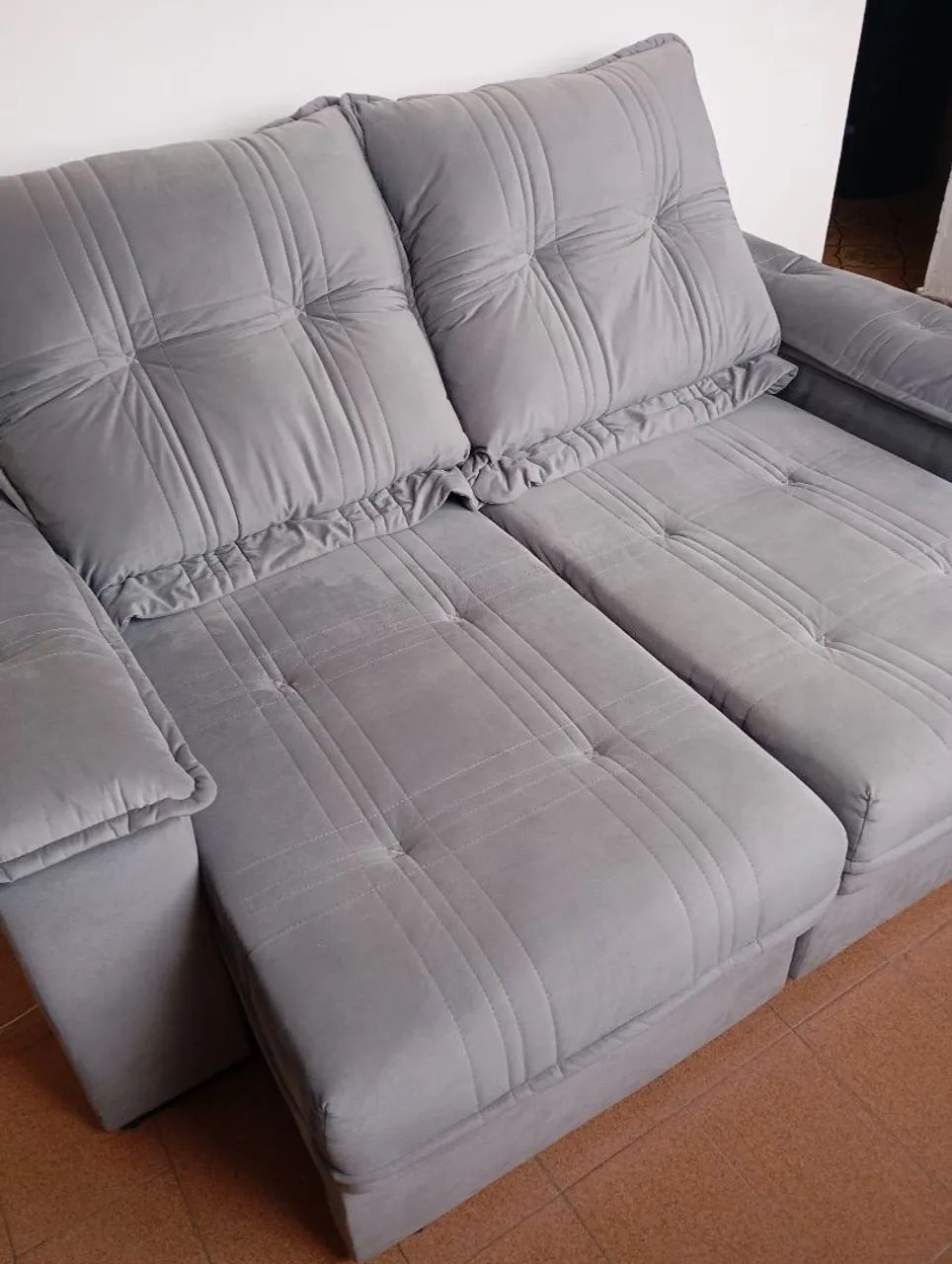 Sofá retrátil/reclinável veludo luxo - Foto 4