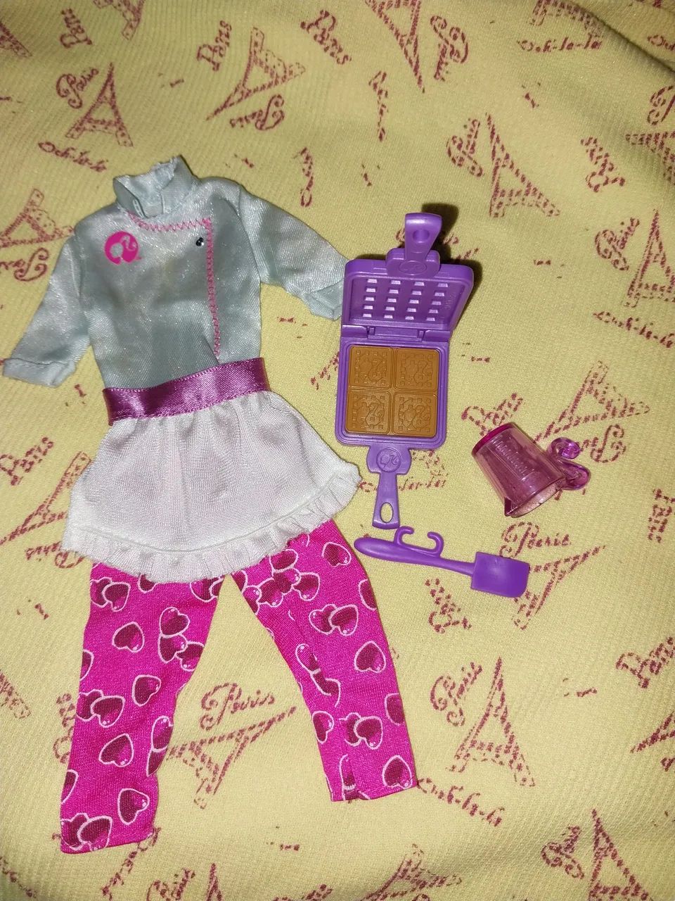 Roupa e acessórios da barbie chef  - Foto 3