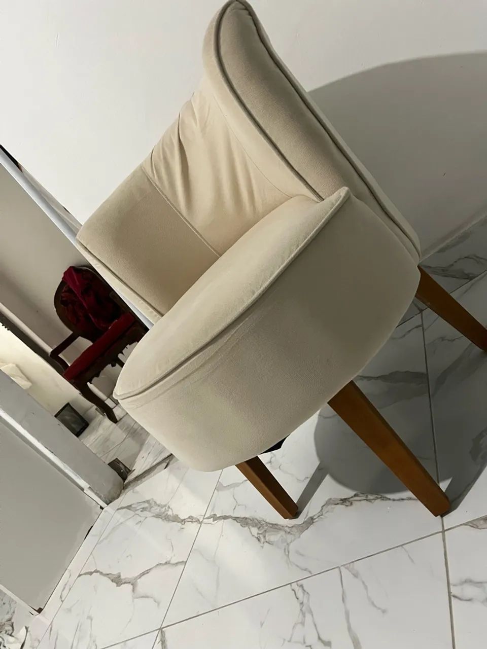 Poltrona cadeira orgânica suede bege 
