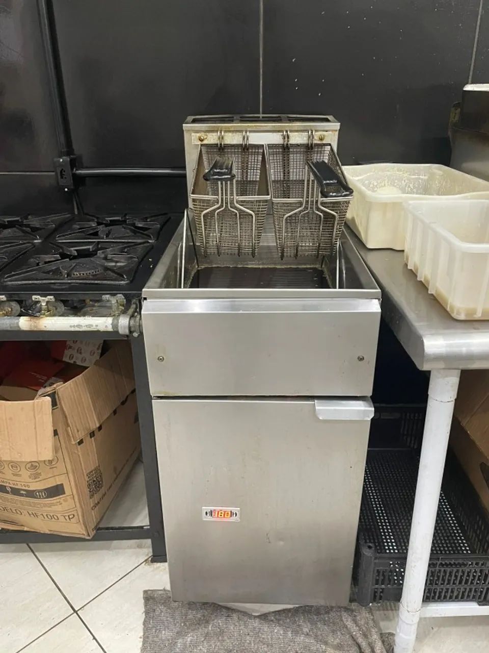 fogão industrial e fritadeira em otimo estado - Foto 3