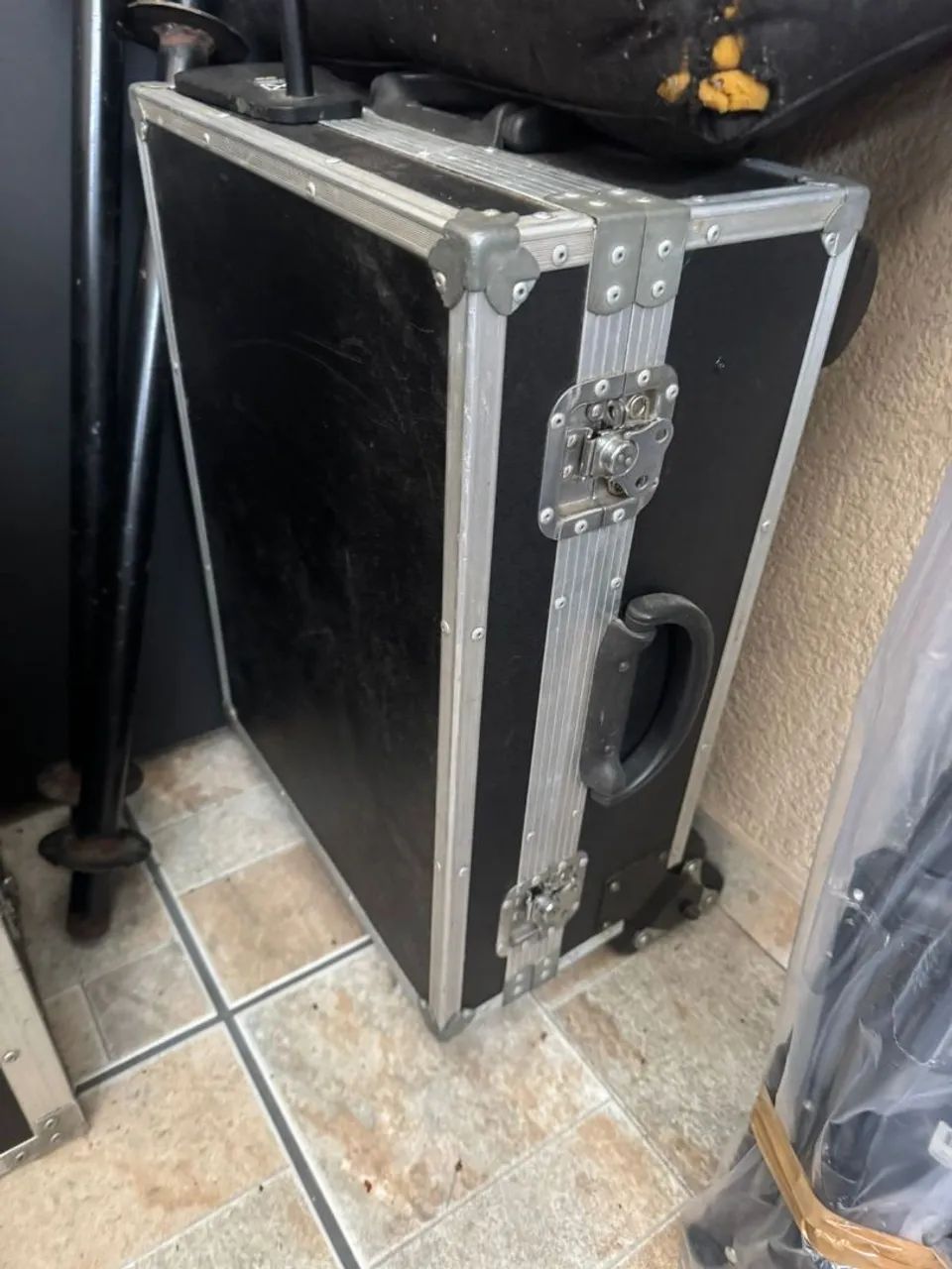 Case com Roda