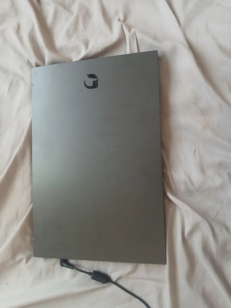 Vendo um notebook novo com 3 meses de uso de 2.000 a 1.500.