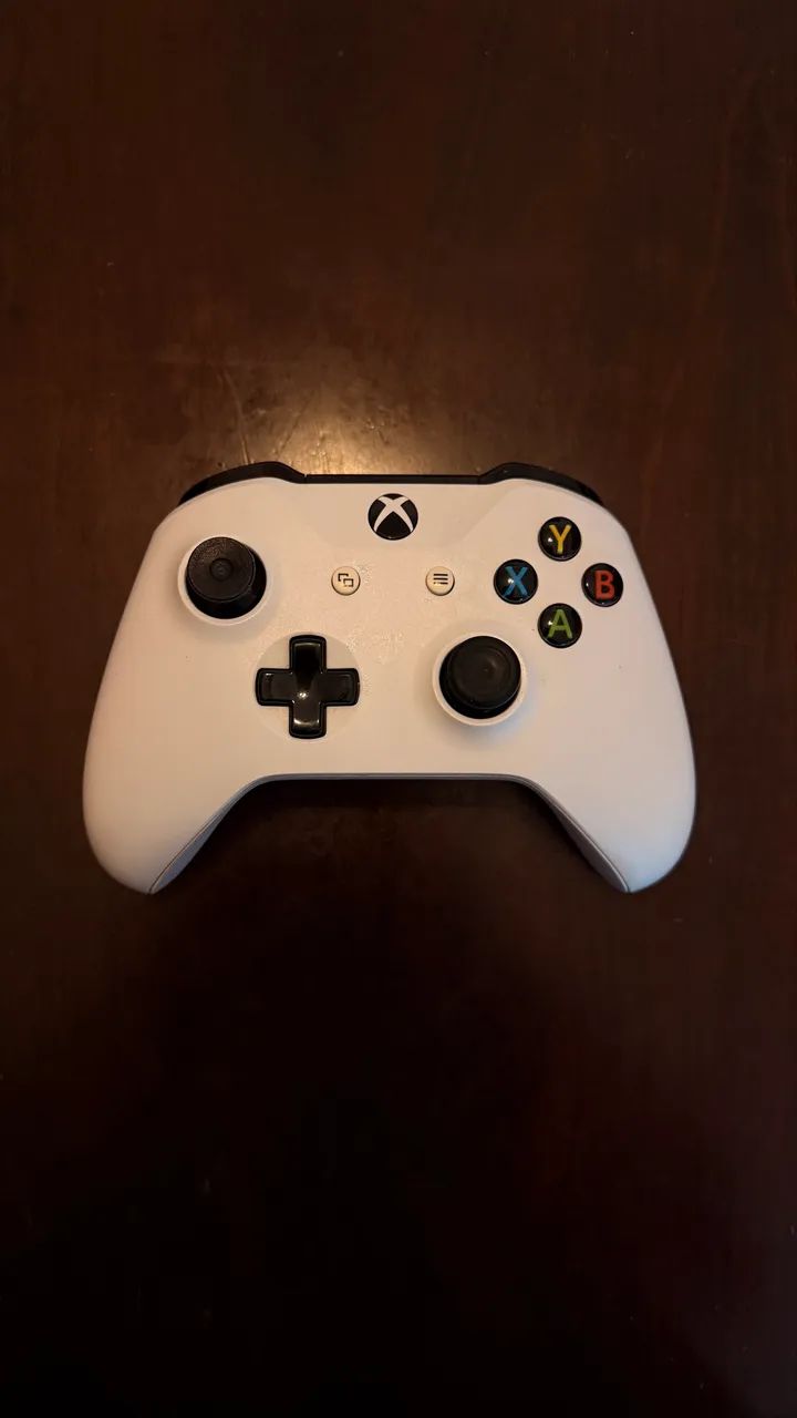 Xbox one S 1TB 2 controles  - Foto 3