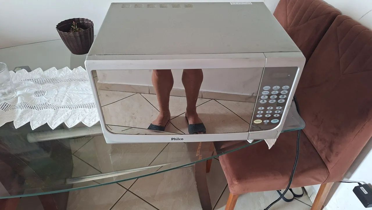 Micro-ondas Philco com marcas