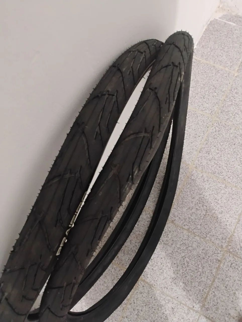 Vende-se pneu de bicicleta aro 26