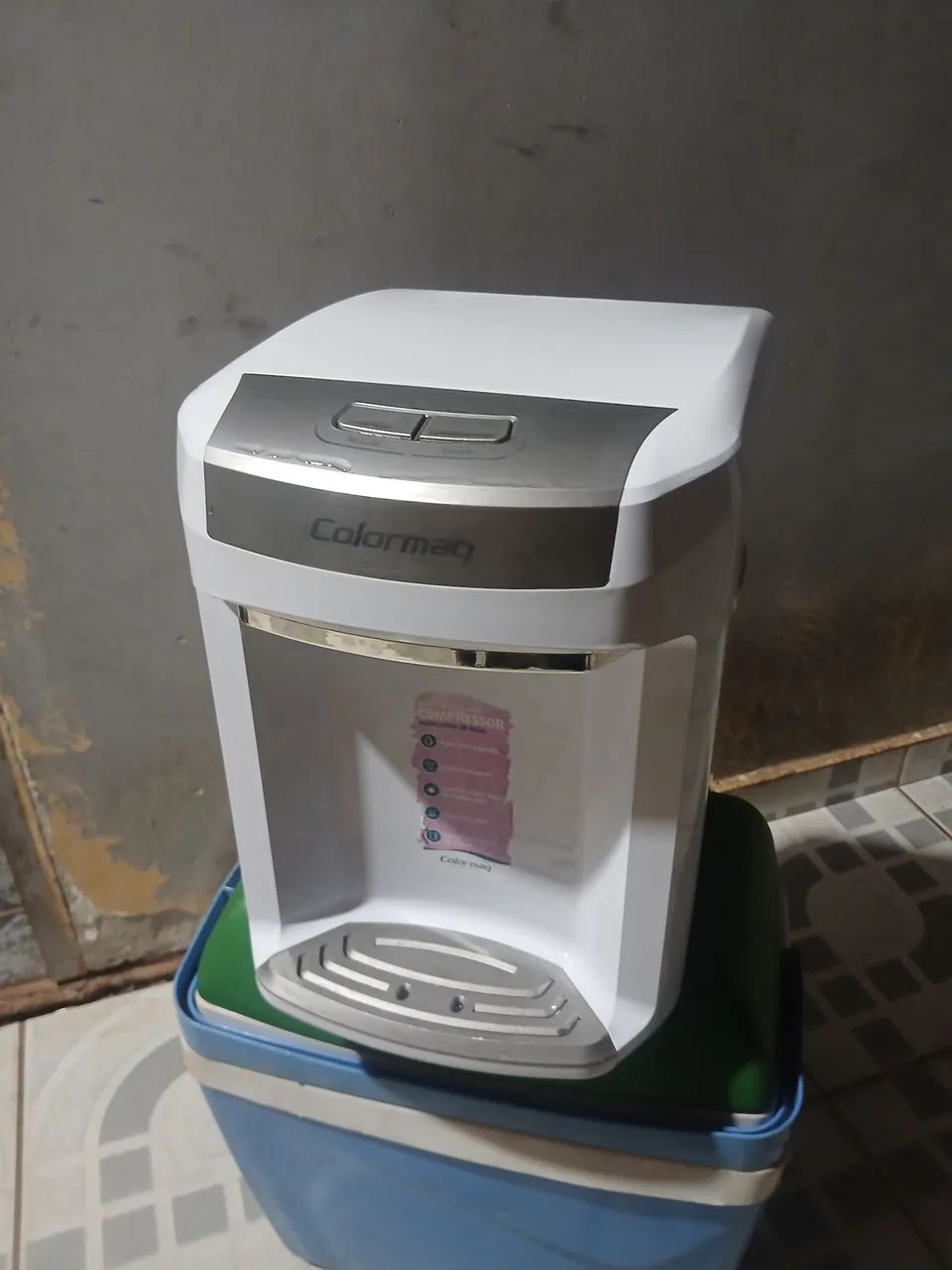 Bebedouro conservado funcionando perfeitamente 