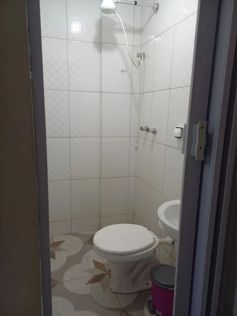 Alugo quarto com banheiro na Samambaia Sul  - Foto 3