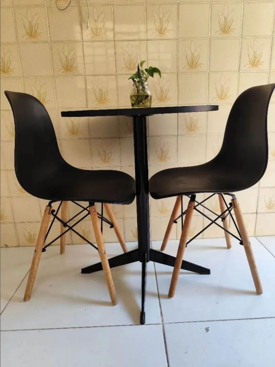 Conjunto de mesa com 2 cadeiras 