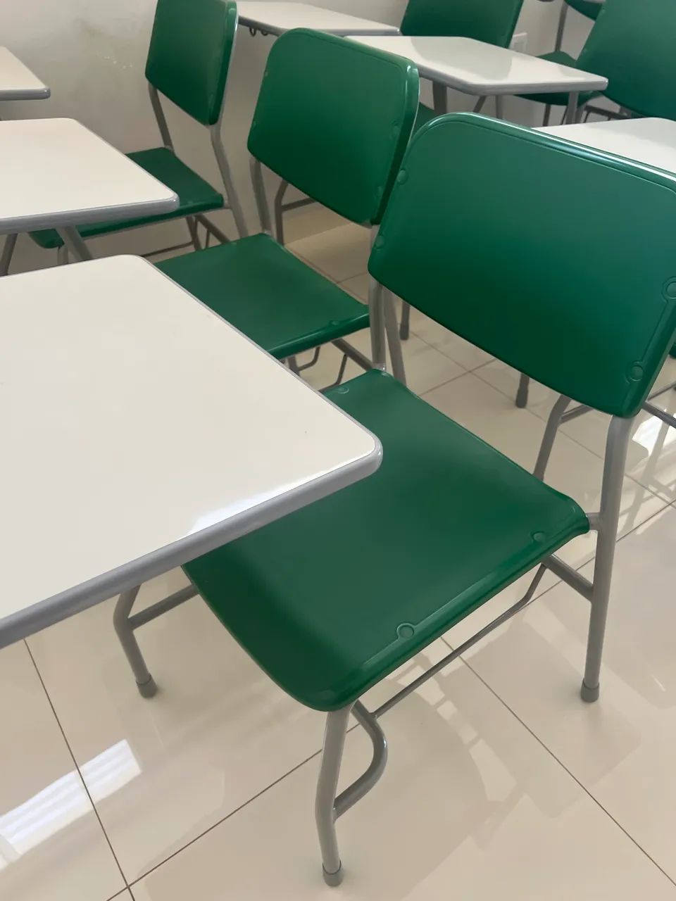 Cadeiras Universitárias Novas - R$ 270 cada - Foto 4