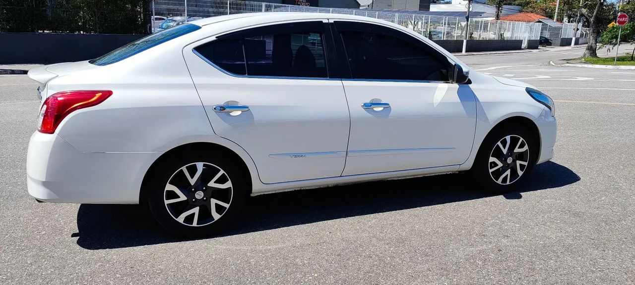 Nissan Versa Unique 1.6 16V Flexstart 4P Aut. 2017 - Foto 3