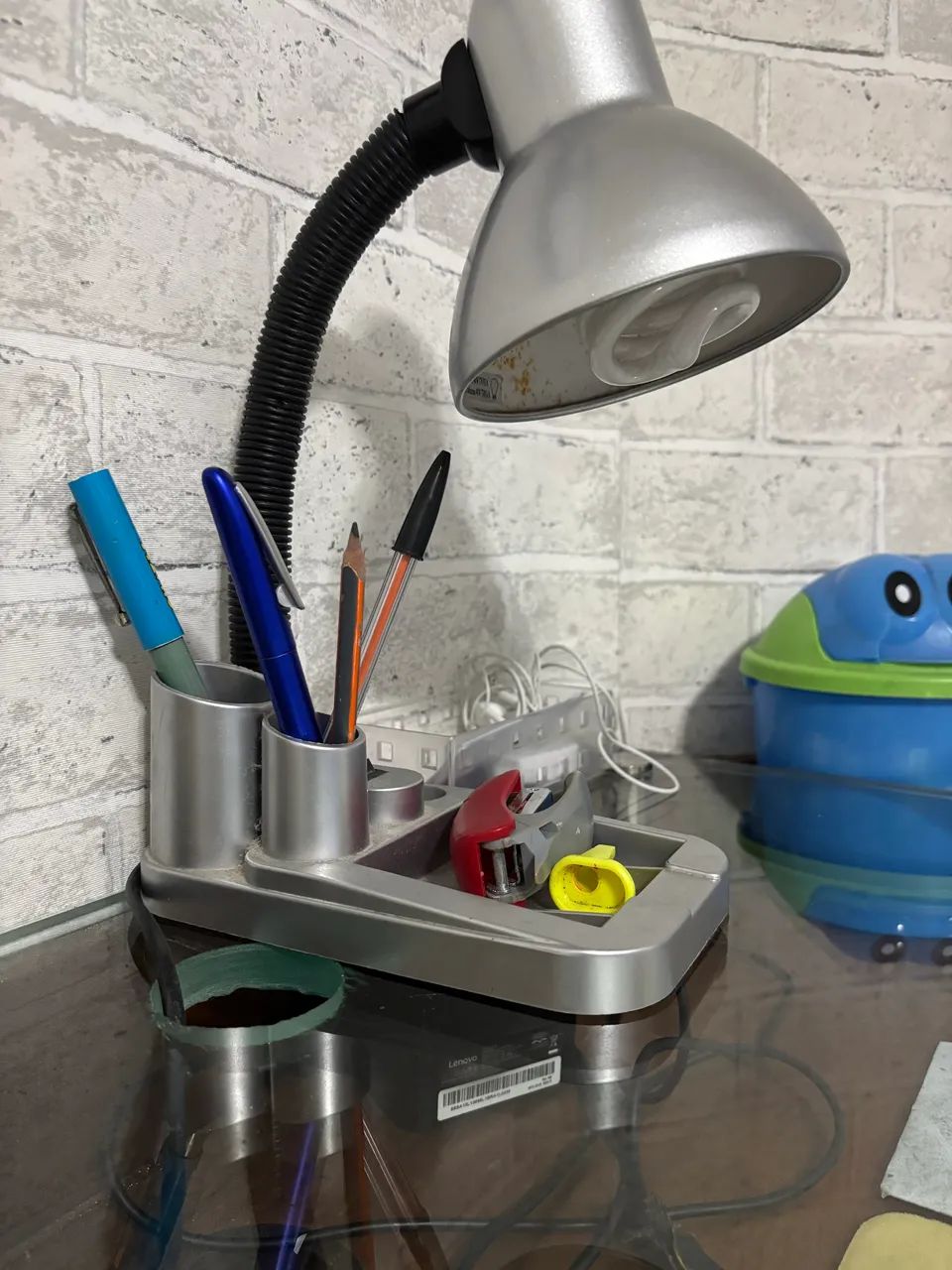 Luminária de Mesa com Porta-Canetas ?415076011748904961