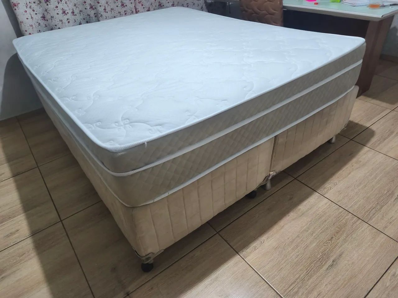 Cama box Queen 