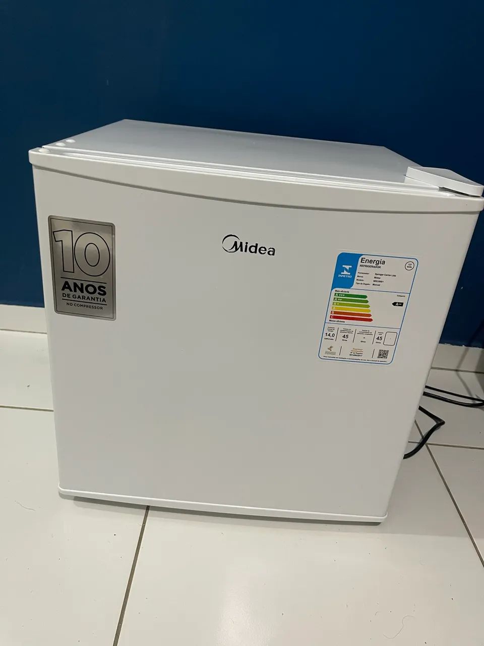 Frigobar midea muito novo estado de zero  - Foto 2