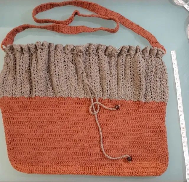 Bolsa de crochê em tons terrosos - Foto 2
