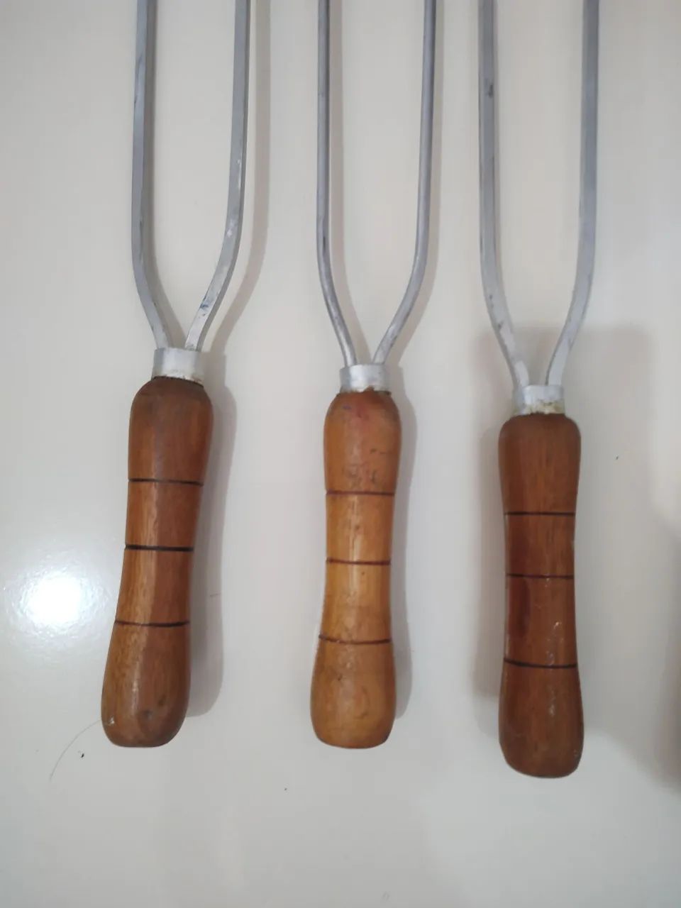 Jogo 6 espetos para Churrasco 90cm com cabo em Madeira Natural - Foto 3